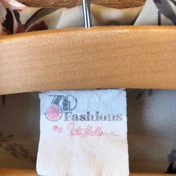 Vintage | Floral Print Button-down Blouse - Picture 5 of 10